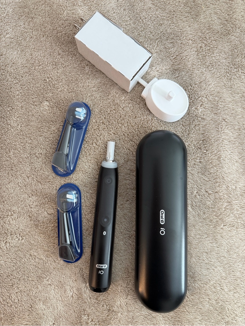 Oral‑B iO Electric Toothbrush Kit in Black with Travel Case